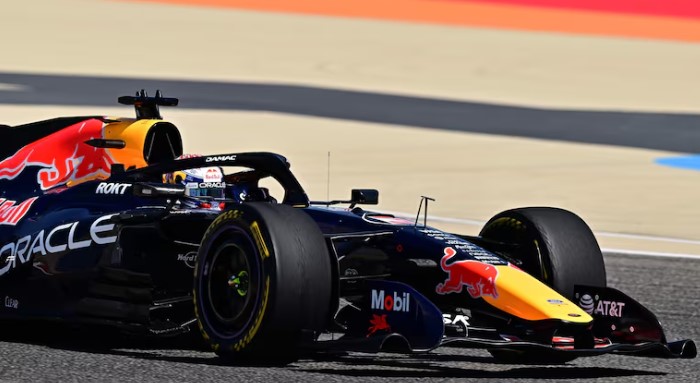 Verstappen intensifica ritmo no Bahrein e se aproxima de Mercedes e McLaren em dia forte da Red Bull