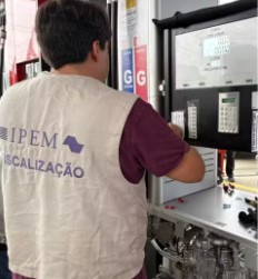Governo de SP faz operação contra postos suspeitos de adulterar combustíveis