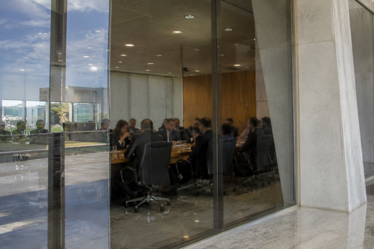 Ministério da Fazenda fortalece articulação nacional sobre apostas em reunião do Sinapo